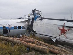 Belasan Penerjun Hilang Nyawa Usai Pesawat Jatuh Terbelah Dua di Rusia