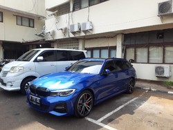 Harga dan Spesifikasi BMW 320i Touring yang Tabrak Polisi
