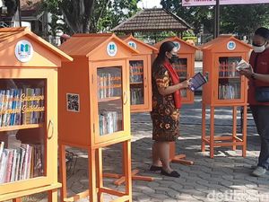 Rumah Baca Nawala, Asyiknya Membaca di Halaman Balaikota Solo yang Teduh Rumah Baca Nawala, Asyiknya Membaca di Halaman Balaikota Solo yang Teduh