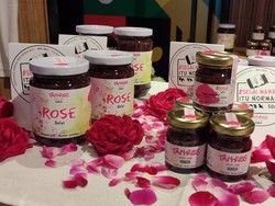 Legit Semerbak Wangi Selai Mawar Buatan Warga Bandungan