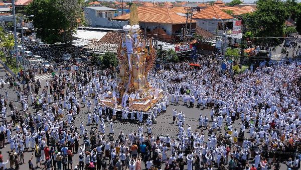 Bali Kembali Gelar Upacara Ngaben Skala Besar