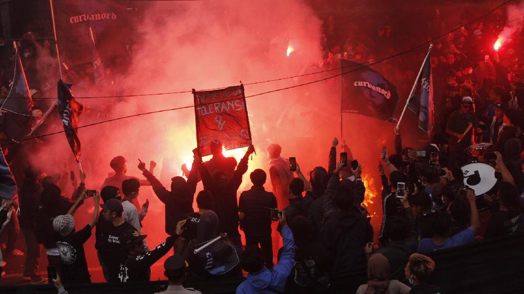 Kantor Persib Digeruduk Bobotoh, Ada Apa? Kantor Persib Digeruduk Bobotoh, Ada Apa?