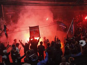 Kantor Persib Digeruduk Bobotoh, Ada Apa?