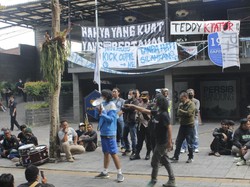 Bobotoh Geruduk Kantor Persib, Jangan Sampai Liga 1 Terimbas