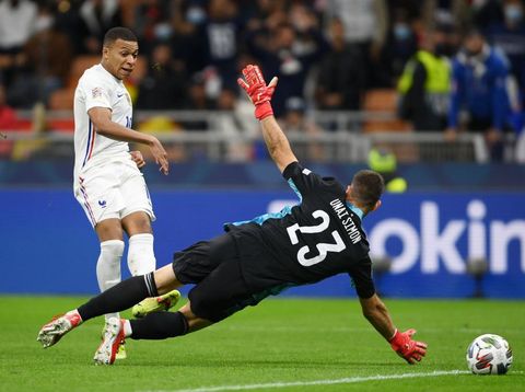 MILAN, ITALY - OCTOBER 10: Kylian Mbappe of France scores their side's second goal past Unai Simon of Spain during the UEFA Nations League 2021 Final match between Spain and France at San Siro Stadium on October 10, 2021 in Milan, Italy. (Photo by Mike Hewitt/Getty Images)