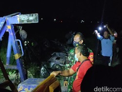 Detik-detik Tabrakan KA Vs Minibus yang Tewaskan 2 Orang di Sragen