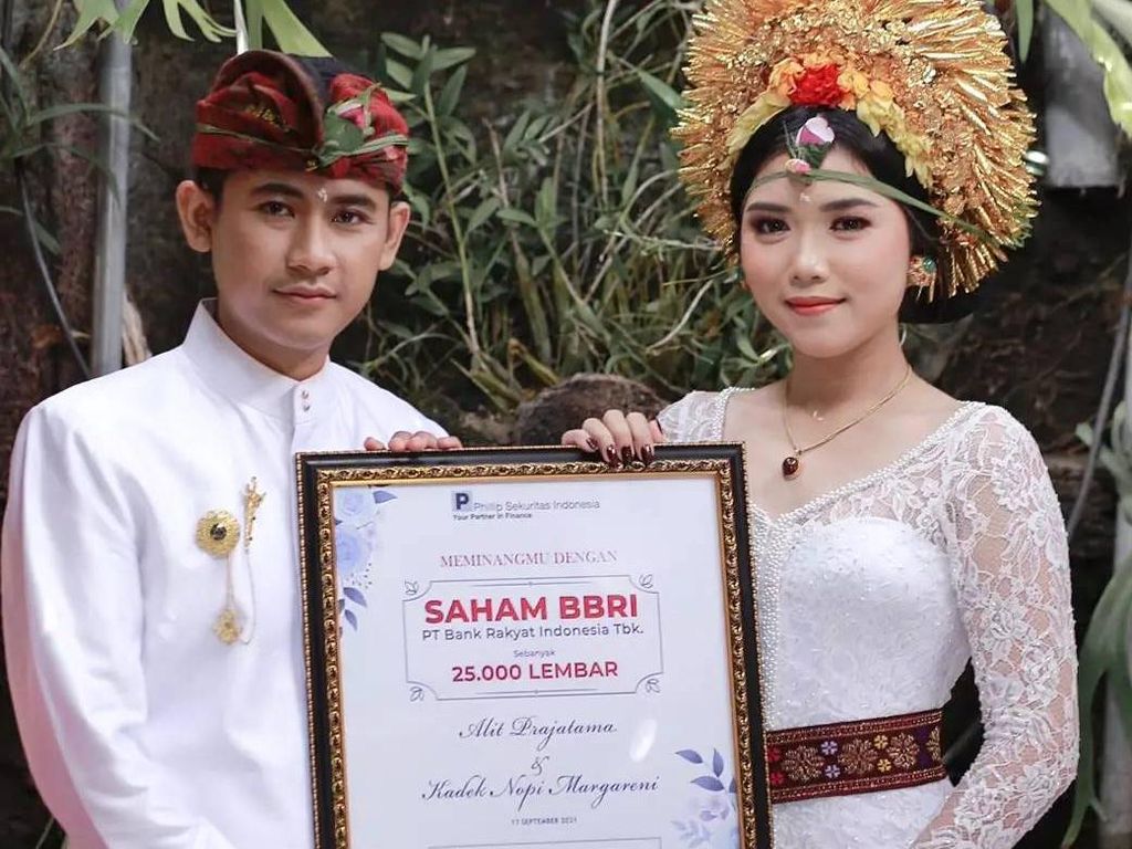 Kisah Pria Bali Lamar Istri Pakai Mahar Saham BRI Rp 100 Juta Kisah Pria Bali Lamar Istri Pakai Mahar Saham BRI Rp 100 Juta