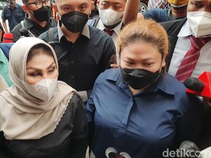 Anak Nia Daniaty Diperiksa 9 Jam hingga Masuk Angin Anak Nia Daniaty Diperiksa 9 Jam hingga Masuk Angin