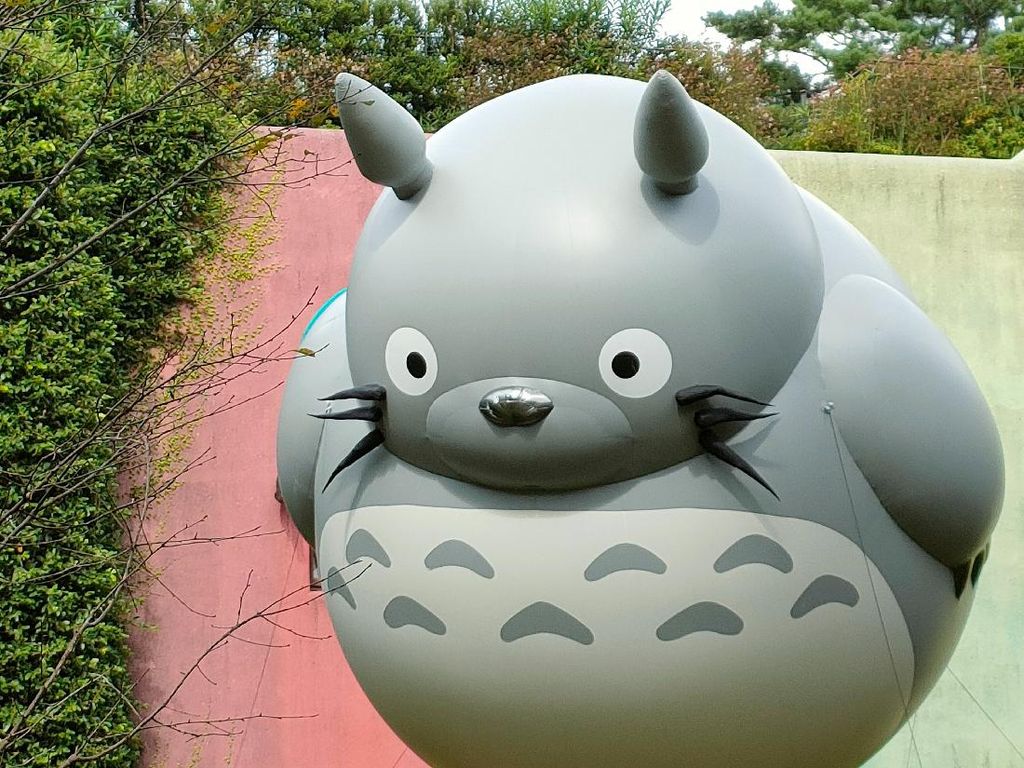 Hore! Balon Raksasa Totoro Melayang di Area Museum Ghibli