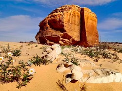 Batu Raksasa yang Terbelah, Disebut gegara Alien