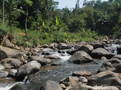 Wisata Bogor, Cobain Menyusuri Sungai, Mandi di Curug Leuwi Asih