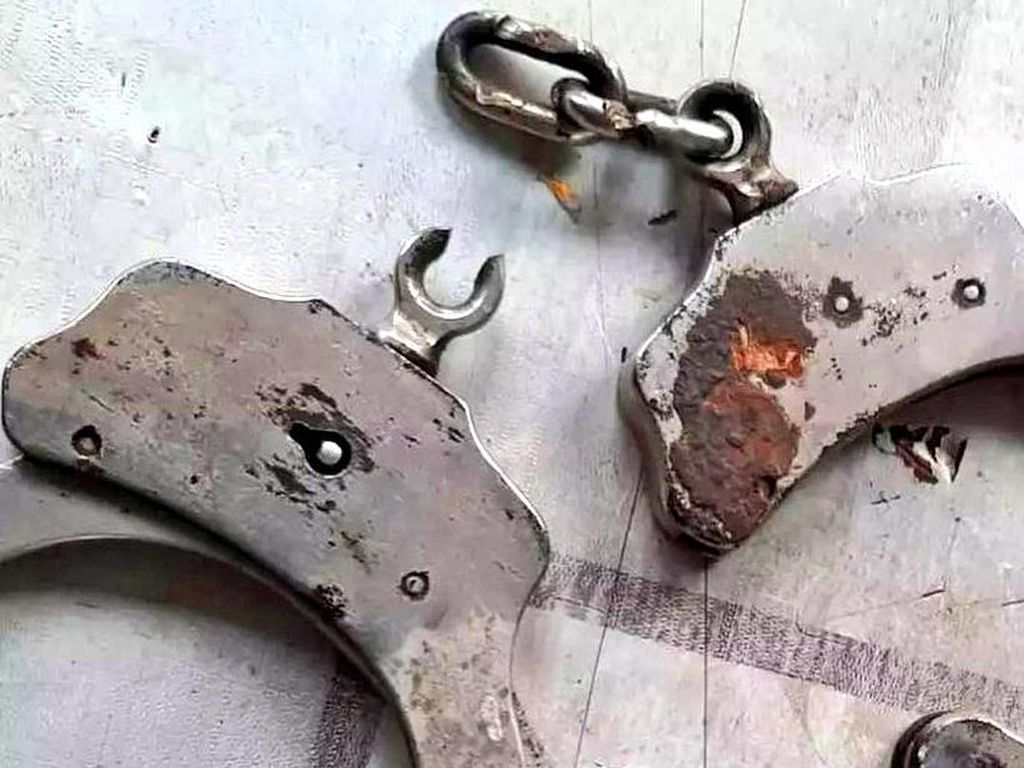Warga Datangi Damkar Minta Lepaskan Borgol Usai Bercanda Dengan Teman Warga Datangi Damkar Minta Lepaskan Borgol Usai Bercanda Dengan Teman