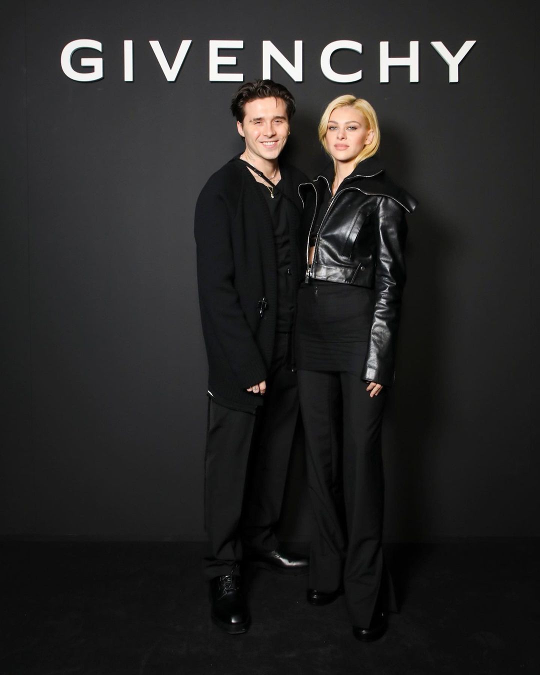 Brooklyn Beckham dan Nicola Peltz di Fashion Show Givenchy Spring/Summer 2022