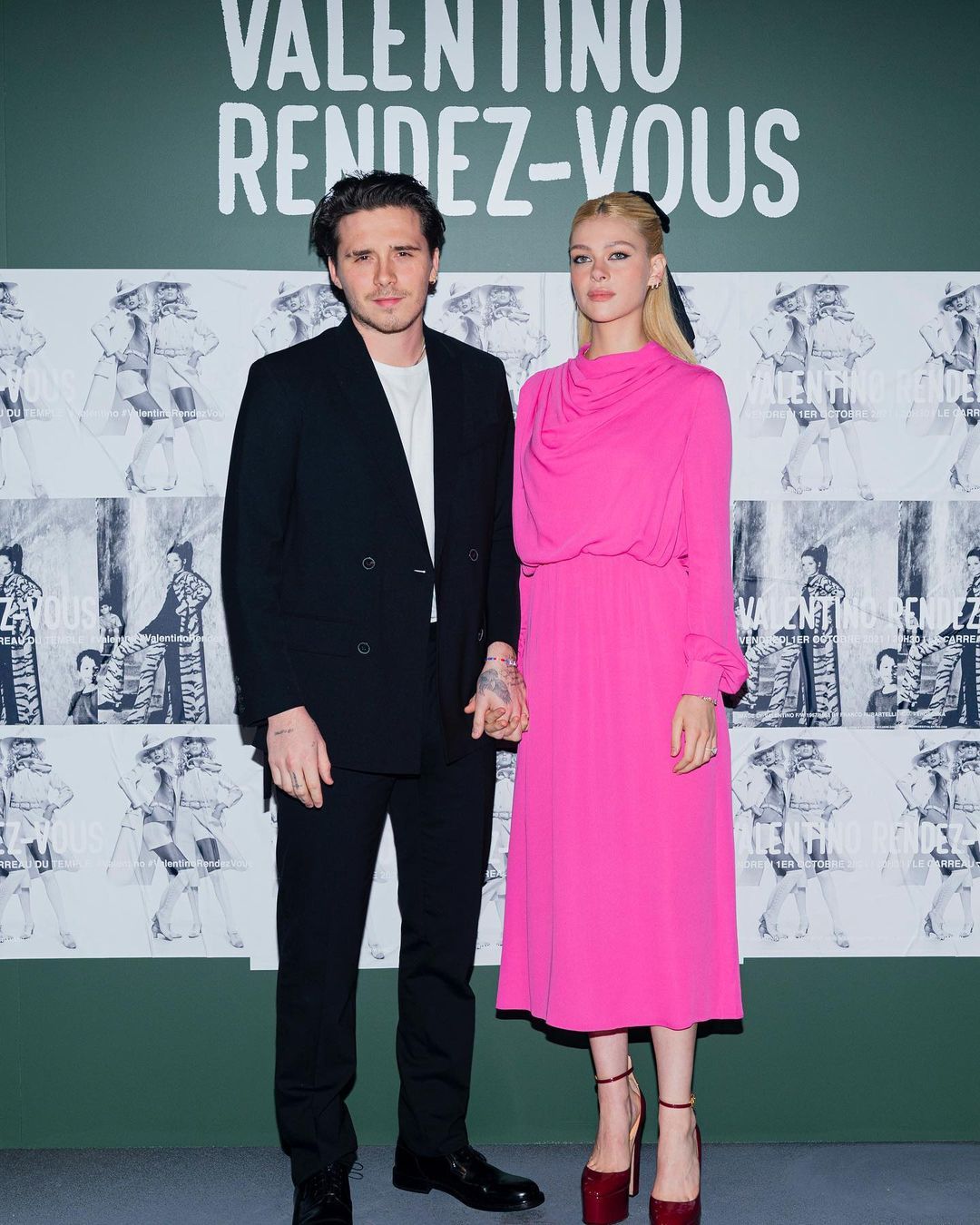Brooklyn Beckham dan Nicola Peltz di Fashion Show Valentino Spring/Summer 2022