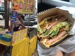 Bukannya Senang, Penjual Makanan Ini Kesal dengar Kata Terima Kasih Pembeli