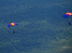 Kondisi Prajurit TNI AU yang Celaka Saat Terjun Payung di Bandung