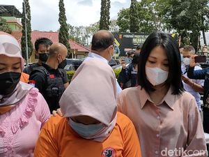 Emak-emak di Garut Divonis 9 Bulan Bui Buntut Prank Rp 1,3 M Raib Dibegal Emak-emak di Garut Divonis 9 Bulan Bui Buntut Prank Rp 1,3 M Raib Dibegal