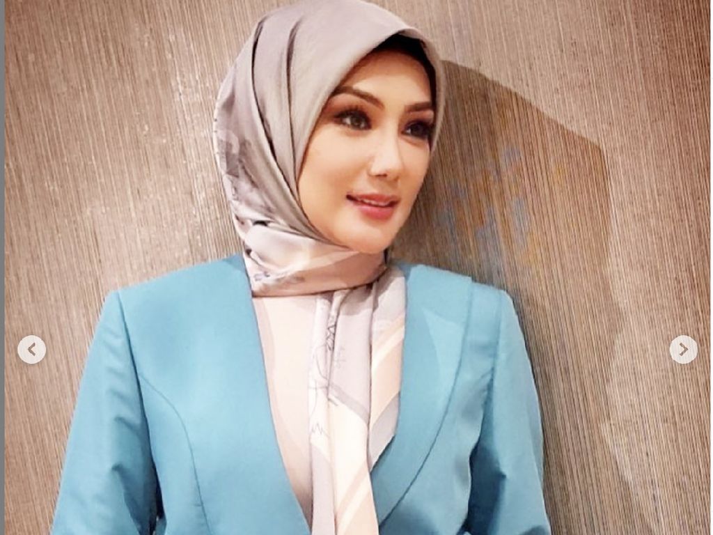 Heboh Isu Mantan Istri Engku Emran, Erra Fazira Jadi Istri Kedua Menteri Heboh Isu Mantan Istri Engku Emran, Erra Fazira Jadi Istri Kedua Menteri