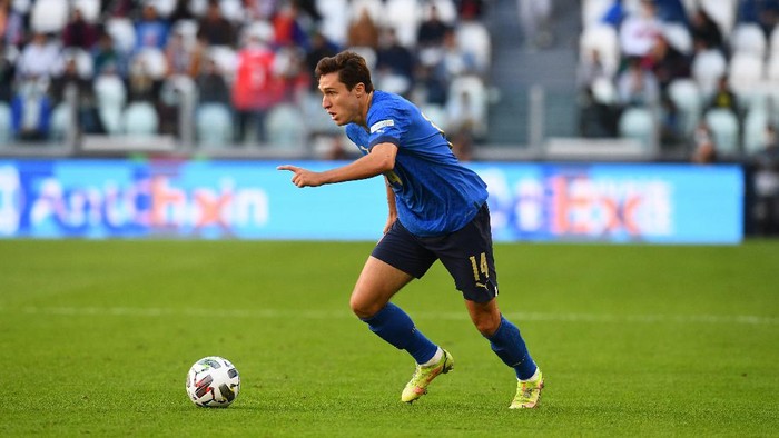 TURIN, ITALY - OCTOBER 10:  Federico Chiesa of Italy in action during the UEFA Nations League 2021 Third Place Match between Italy and Belgium at Juventus Stadium on October 10, 2021 in Turin, Italy. (Photo by Claudio Villa/Getty Images)