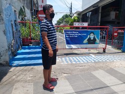 Warga Surabaya Ramai-ramai Abadikan Foto Hari Tanpa Bayangan