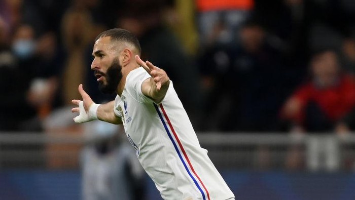 MILAN, ITALY - OCTOBER 10: Karim Benzema of France celebrates after scoring their sides first goal during the UEFA Nations League 2021 Final match between Spain and France at San Siro Stadium on October 10, 2021 in Milan, Italy. (Photo by Mike Hewitt/Getty Images)