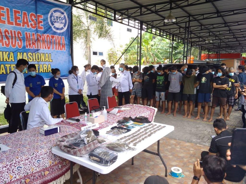 Mahasiswa USU Ditangkap BNN Saat Pesta Ganja Bakal Jadi Duta Anti Narkoba Mahasiswa USU Ditangkap BNN Saat Pesta Ganja Bakal Jadi Duta Anti Narkoba