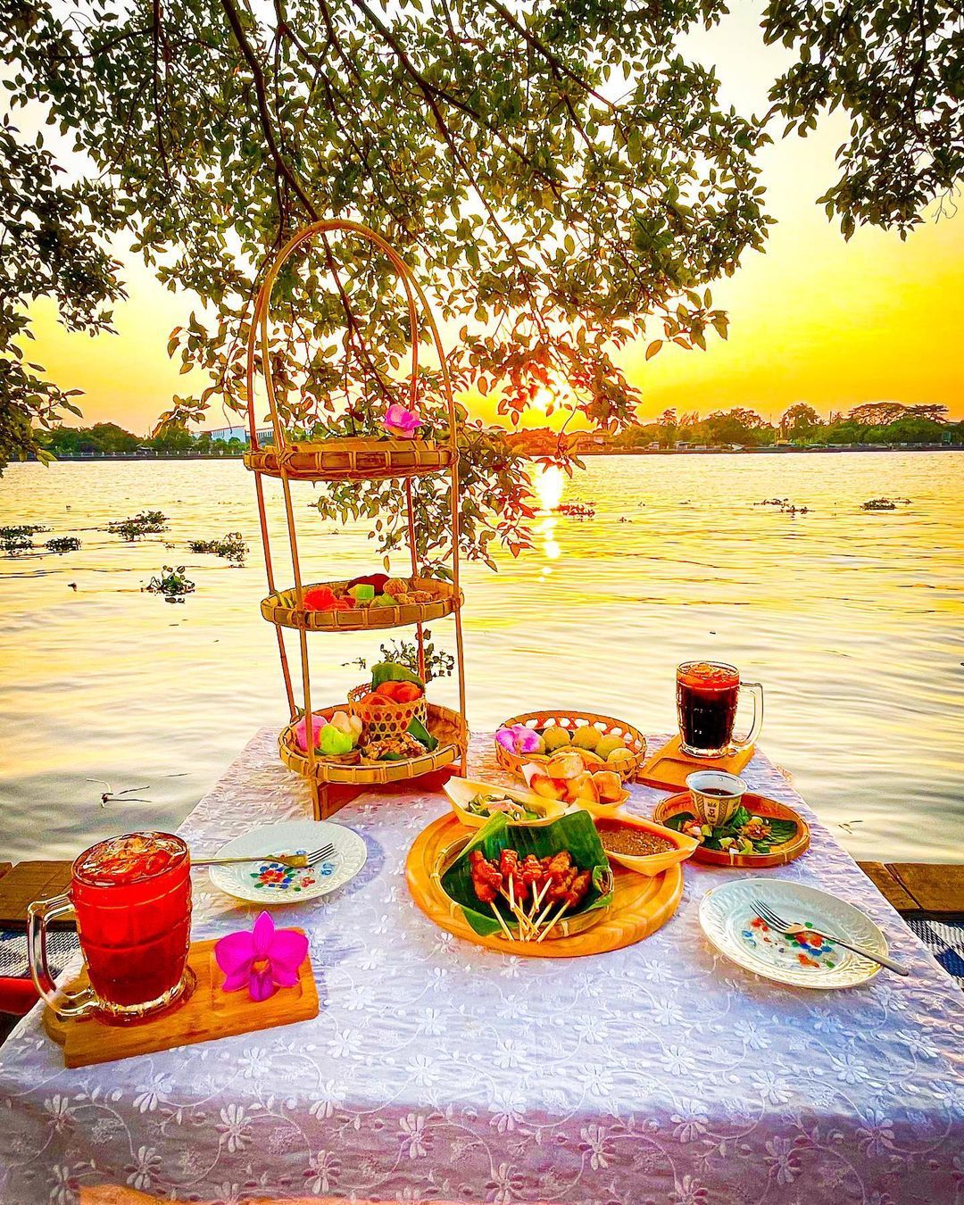 Restoran di Thailand Terendam Banjir, Tapi Malah Jadi Tempat Wisata