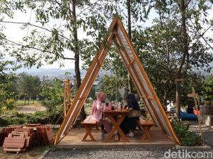 Foto: Ngopi Santai di Kafe Hits Bandung Barat