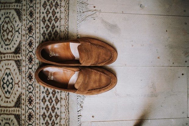 Sepatu Suede/Foto: Unsplash/David Lezcano Sepatu Suede/Foto: Unsplash/David Lezcano