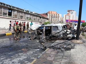 Serangan Bom Mobil yang Targetkan Konvoi Gubernur Aden Tewaskan 6 Orang Serangan Bom Mobil yang Targetkan Konvoi Gubernur Aden Tewaskan 6 Orang