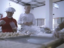 Kisah Menarik Founder Pempek CRP Asal Palembang, Suhendro Wang