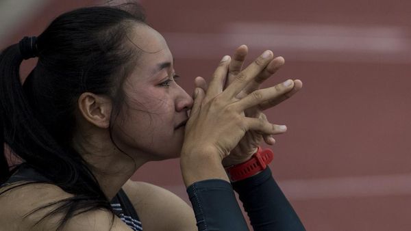 Air Mata Pelari Putri DIY Usai Kena Diskualifikasi di PON Papua