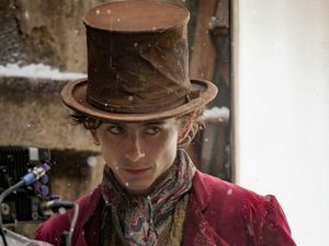 Cuplikan Aksi Timothee Chalamet Jadi Willy Wonka Cuplikan Aksi Timothee Chalamet Jadi Willy Wonka