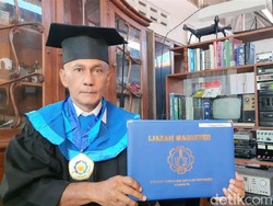 Unggun Jadi Wisudawan Tertua di ITS Usia 59 Tahun, Simak Kisahnya