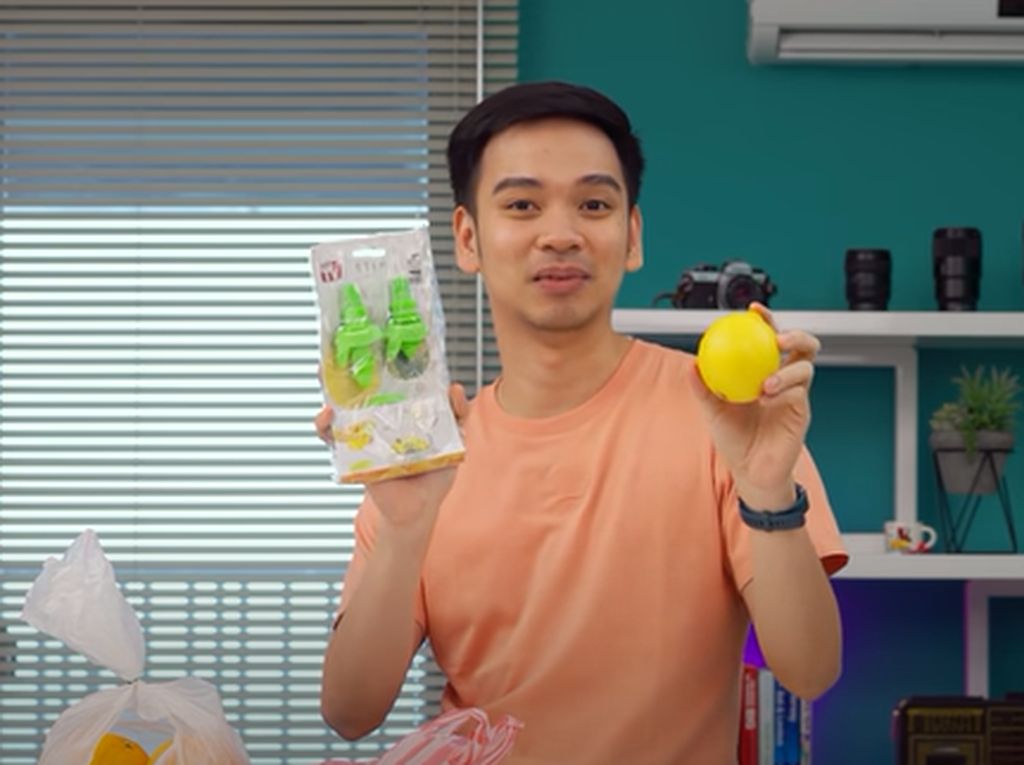 Youtuber Gadget Beli 5 Alat Dapur Aneh, Ada Gunting Sayuran dan Spons Cuci Piring Youtuber Gadget Beli 5 Alat Dapur Aneh, Ada Gunting Sayuran dan Spons Cuci Piring