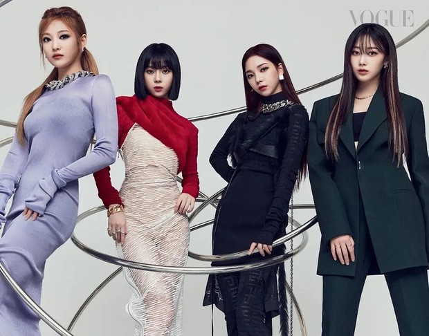 Aespa dengan kostum dari Givenchy/Foto : instagram.com/aespa_official/ Aespa dengan kostum dari Givenchy/Foto : instagram.com/aespa_official/