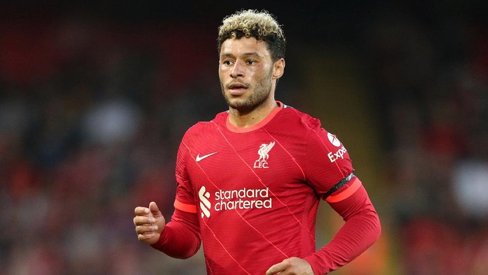 LIVERPOOL, ENGLAND - AUGUST 09: Alex Oxlade-Chamberlain of Liverpool in action during the Pre-Season Friendly match between Liverpool and Osasuna at Anfield on August 09, 2021 in Liverpool, England. (Photo by Lewis Storey/Getty Images)