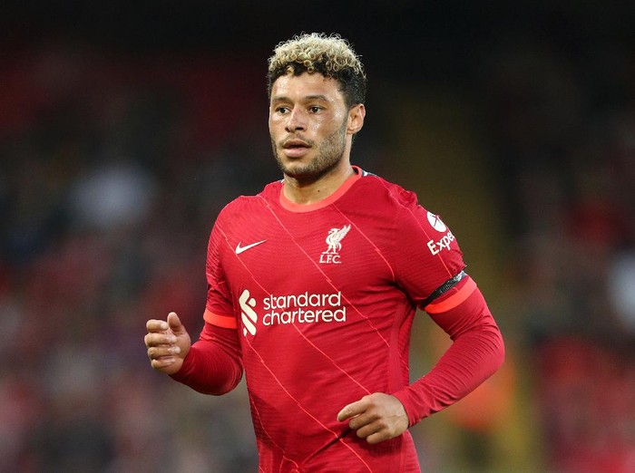 LIVERPOOL, ENGLAND - AUGUST 09: Alex Oxlade-Chamberlain of Liverpool in action during the Pre-Season Friendly match between Liverpool and Osasuna at Anfield on August 09, 2021 in Liverpool, England. (Photo by Lewis Storey/Getty Images)