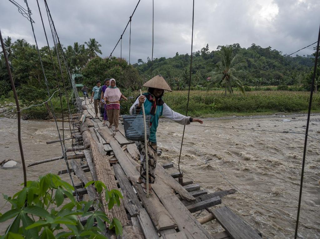 Bertahun-tahun Rusak, Jembatan Gantung di Sigi Tak Kunjung Diperbaiki