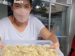 Berwajah Cantik dan Glowing, Wanita Ini Tak Gengsi Jualan Bakmi Babi