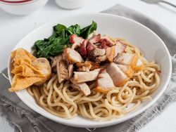 4 Bakmi Babi Favorit di Jakarta yang Lokasinya Berada di Dalam Gang