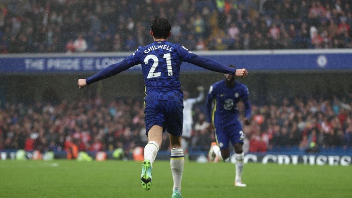 LONDON, ENGLAND - OCTOBER 02: Ben Chilwell of Chelsea celebrates after scoring their teams third goal during the Premier League match between Chelsea and Southampton at Stamford Bridge on October 02, 2021 in London, England. (Photo by Ryan Pierse/Getty Images)
