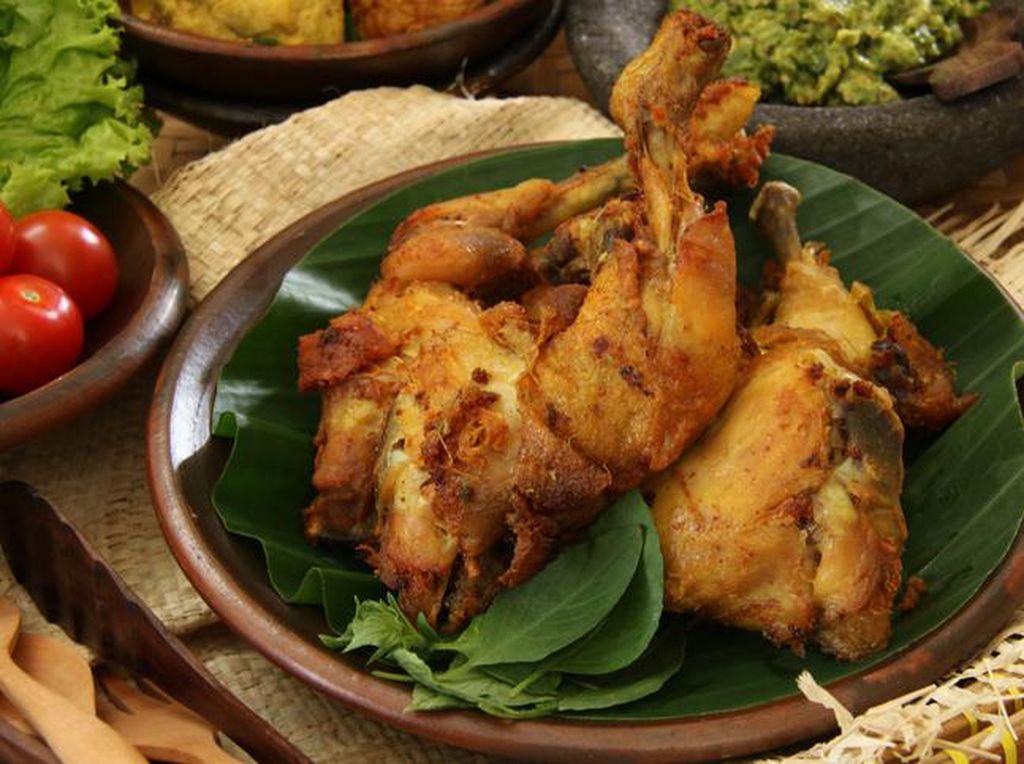 Bikin Merinding! Netizen Ini Bagikan Ciri Restoran Ayam Pakai Penglaris