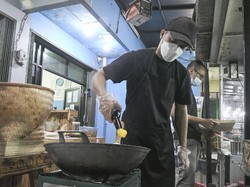 Eks Pegawai KPK Jualan Nasi Goreng, Ini Kisah dan Profilnya