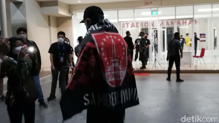 Gaya Kaesang Saksikan Derby Mataram Bos Persis Solo Kaesang Pangarep menyaksikan langsung Derby Mataram antara PSIM Yogyakarta kontra Persis Solo di Stadion Manahan, Solo, Selasa (12/10). Begini gayanya!