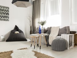 Jangan Taruh Sofa di Depan Jendela, Ini Akibatnya