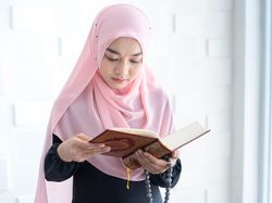 Surah Al Bayyinah Ayat 5: Perintah Menyembah Allah dan Ikhlas Beribadah