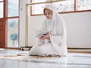 Surat Al-Bayyinah, Perihal Bukti yang Memecah Belah Ahli Kitab Surat Al-Bayyinah, Perihal Bukti yang Memecah Belah Ahli Kitab