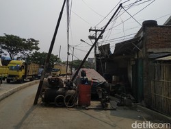 detikcom Do Your Magic: Telkom Bakal Relokasi Tiang Tengah Jl Perancis Tangerang