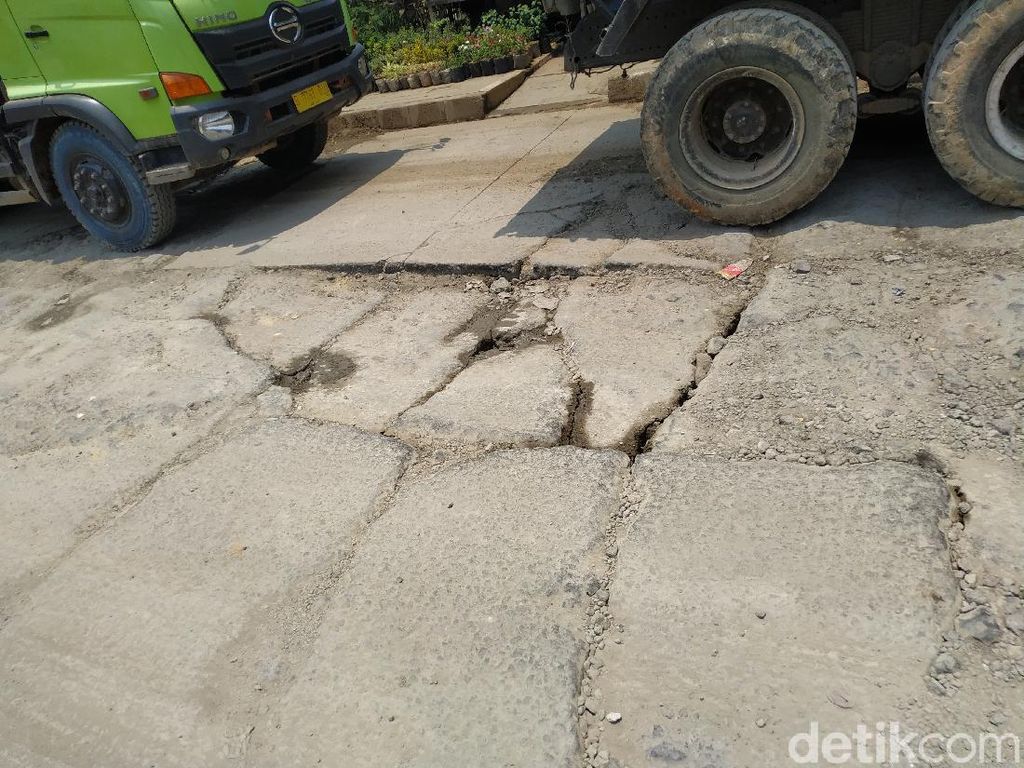 Menanti Perbaikan oleh Pemkab Tangerang, Warga: Jl Perancis Bahaya Banget!